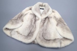 コペンハーゲンファー(KOPENHAGEN FUR) サファイアクロスミンク ケープ ポンチョを店頭買取にて東京都大田区にお住いのお客様より高価買取いたしました。