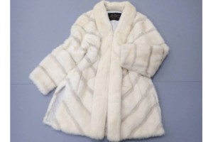 Oliverfurs パールミンク デザインセミロングコートを店頭買取にて東京都中野区にお住いのお客様より高価買取いたしました。